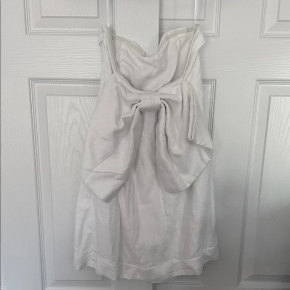 Elegant White Strapless Dress - Picture 4 of 5